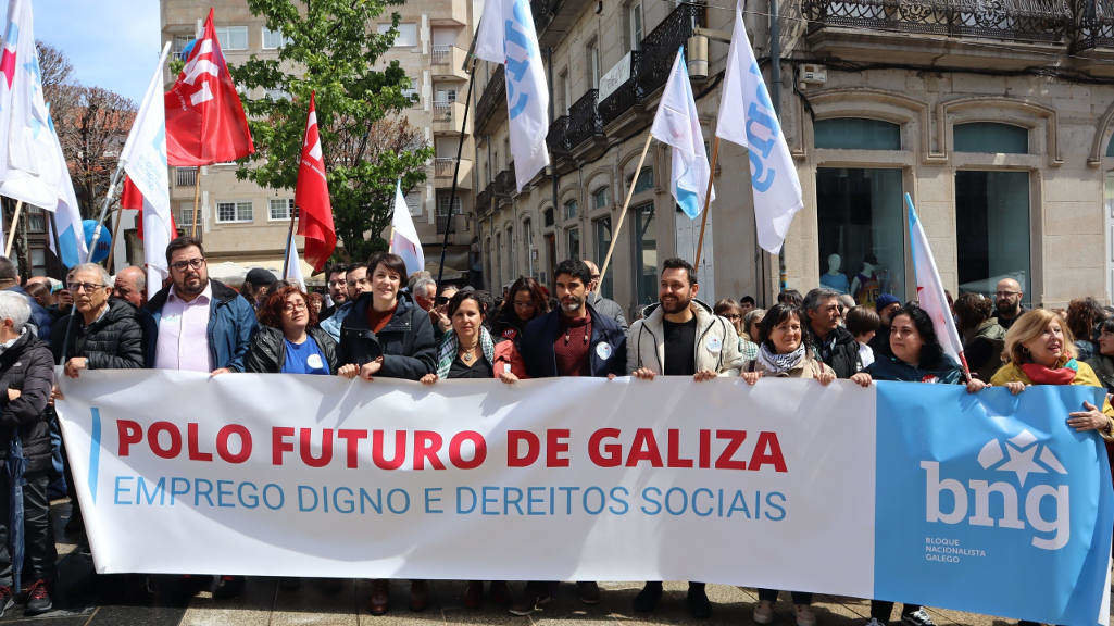 Ana Pontón e representantes do BNG na mobilización do 1 de maio en Vigo