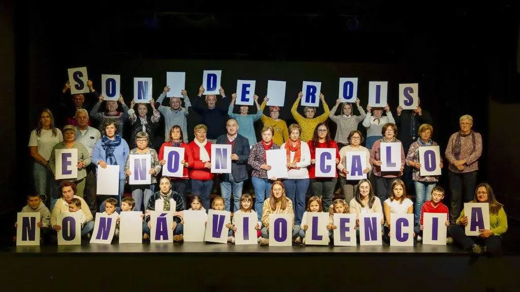 O Concello de Rois estreou este s&aacute;bado 25 de novembro, D&iacute;a contra a Violencia Machista, un v&iacute;deo institucional no que a veci&ntilde;anza do municipio manifesta o seu rexeitamento &aacute; violencia contra as mulleres. (Foto: Concello de Rois)