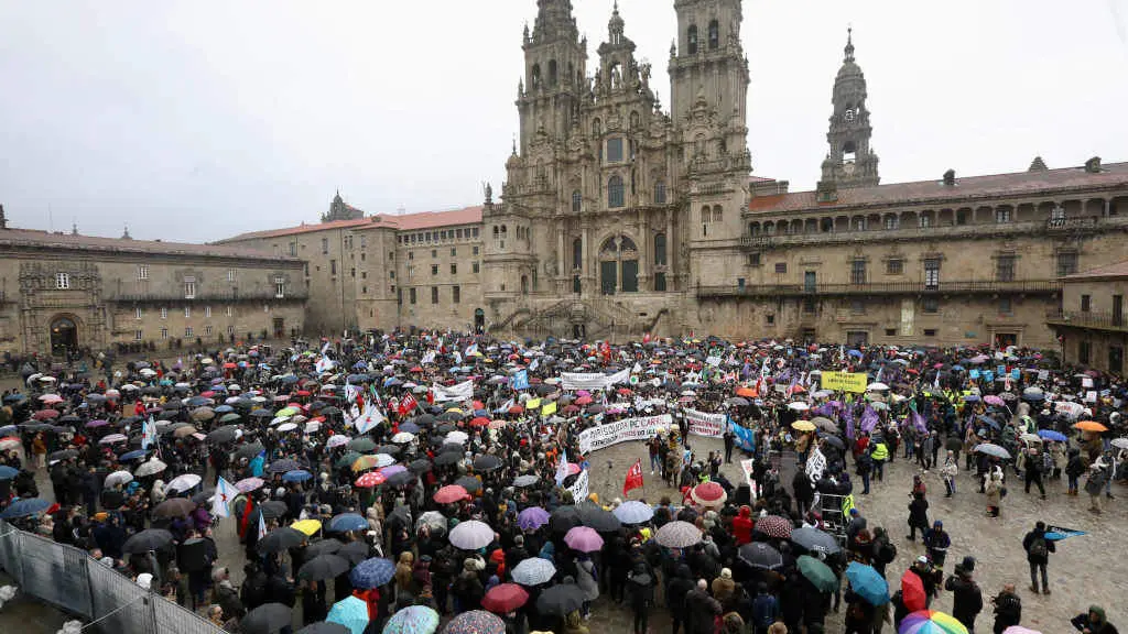 Finalizaci&oacute;n da manifestaci&oacute;n na praza do Obradoiro. (Foto: Arxina).