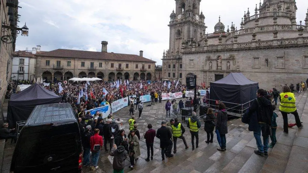 Manifestaci&oacute;n en Compostela convocada por Queremos Galego. (Foto: C&eacute;sar Arxina / Europa Press)
