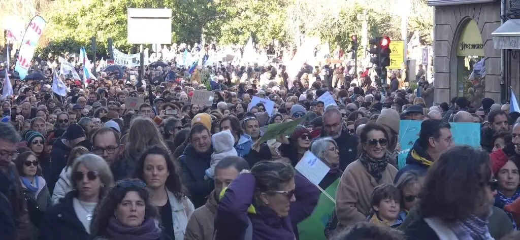Manifestaci&oacute;n contra Altri en Santiago de Compostela. (Foto: Sergio Figueira)