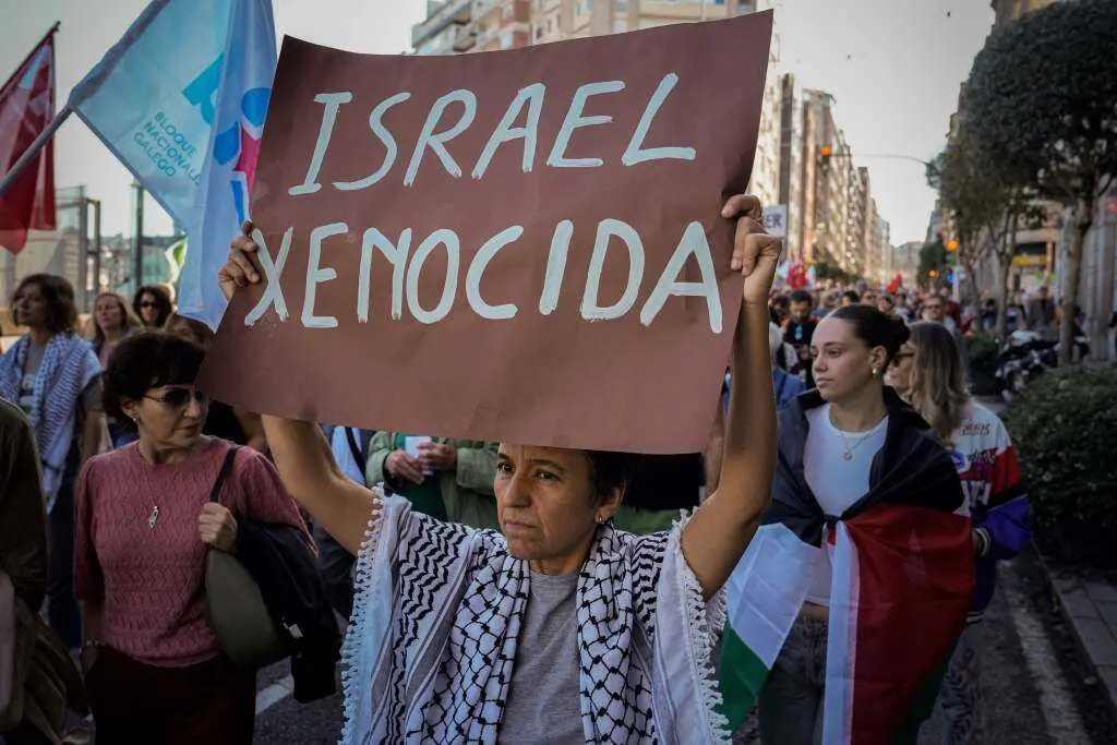 Mobilizaci&oacute;n en Vigo en solidariedade co pobo palestino. (Foto: Adri&aacute;n Irago / Europa Press)