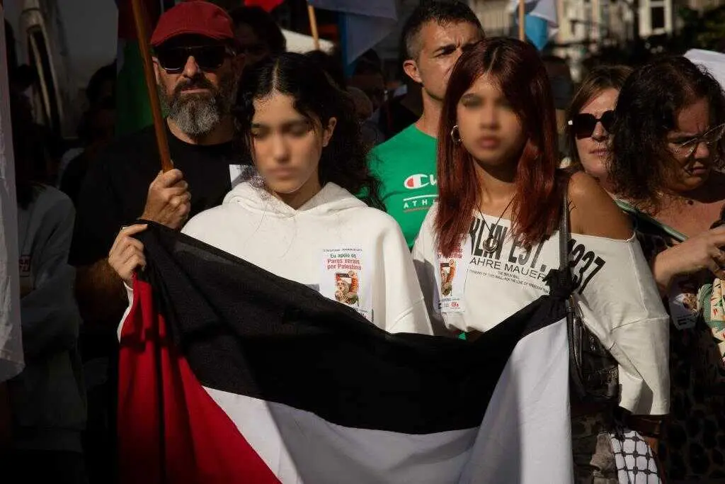 Mobilizaci&oacute;n en Vigo en solidariedade co pobo palestino. (Foto: Adri&aacute;n Irago / Europa Press)
