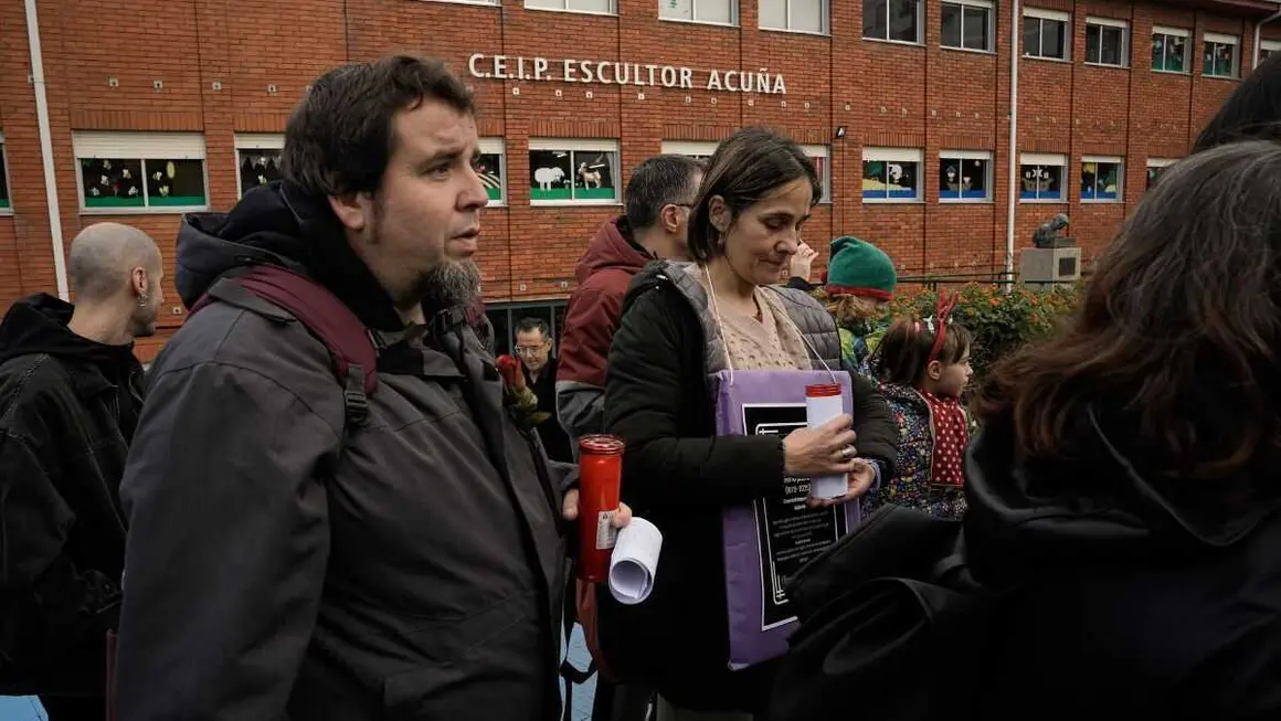 Mobilizaci&oacute;n do profesorado galego, este 16 de decembro en Vigo. (Foto: Adri&aacute;n Irago / Europa Press)