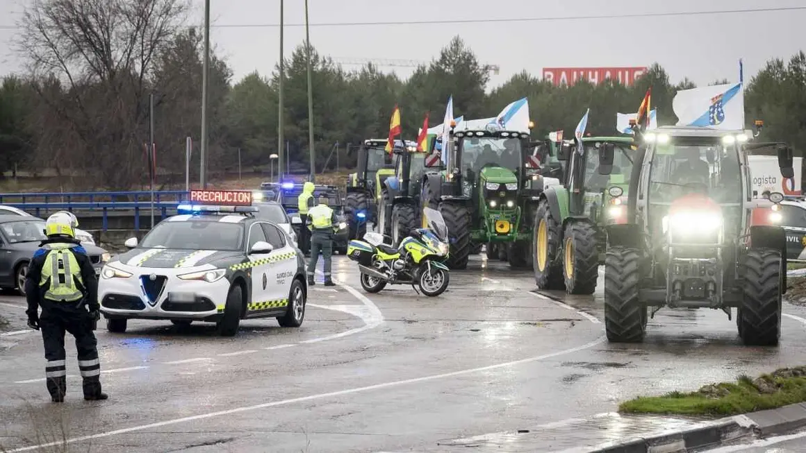 Protesta do sector agrogandeiro en Madrid contra o acordo con Mercosur este 11 de febreiro. (Foto: Carlos Luj&aacute;n / Europa Press)