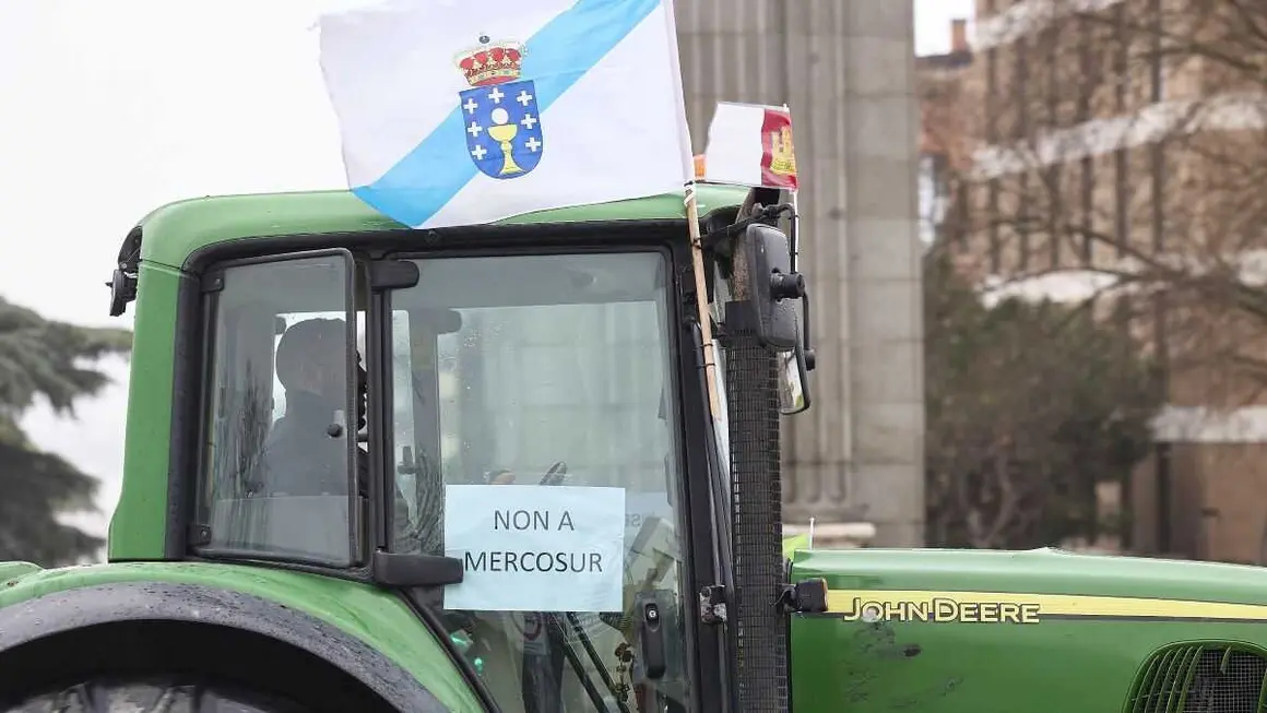 Protesta do sector agrogandeiro en Madrid contra o acordo con Mercosur o11 de febreiro. (Foto: Carlos Luj&aacute;n / Europa Press)