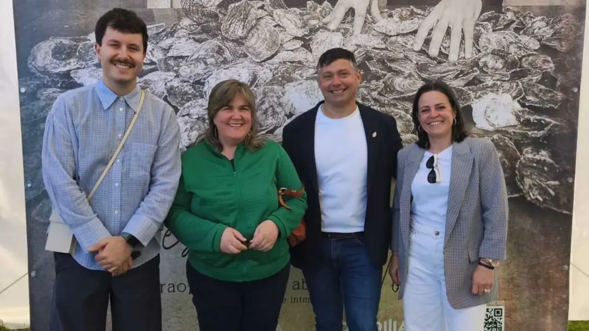 Gonzalo Outeiro, Rosana Martines Boullosa, Manuel Lourenzo (alcalde) e Rosana Comesa&ntilde;a. (Foto: N&oacute;s Diario)