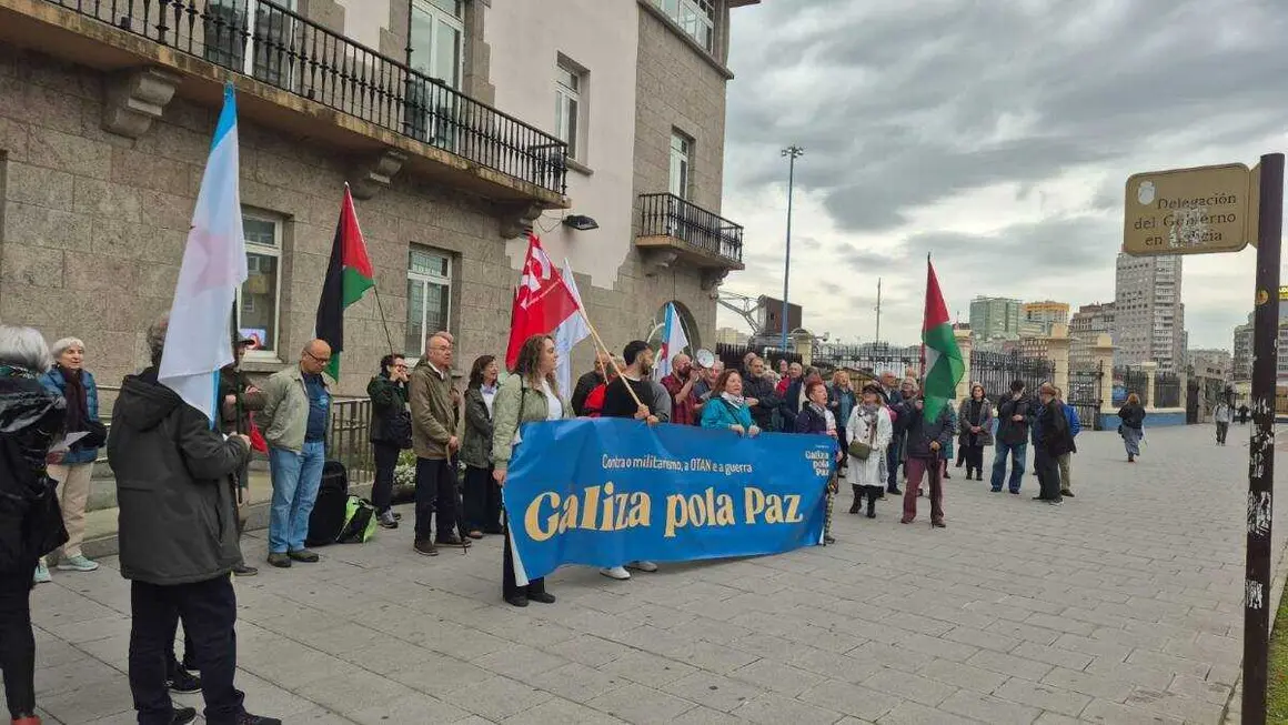 Concentraci&oacute;n contra a guerra, esta terza feira, na Coru&ntilde;a. (Foto: N&oacute;s Diario)