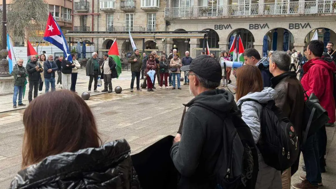 Concentraci&oacute;n contra a guerra, esta terza feira, en Lugo. (Foto: N&oacute;s Diario)