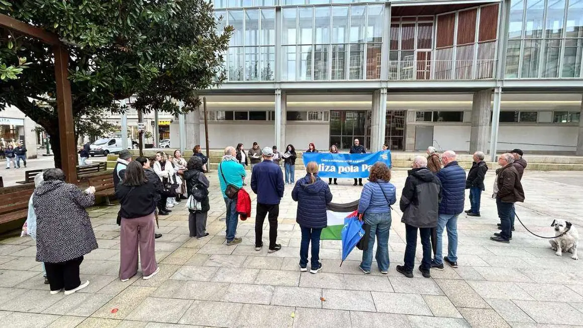Concentraci&oacute;n contra a guerra, esta terza feira, en Ribeira. (Foto: N&oacute;s Diario)