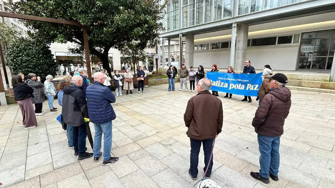 Concentraci&oacute;n contra a guerra, esta terza feira, en Ribeira. (Foto: N&oacute;s Diario)