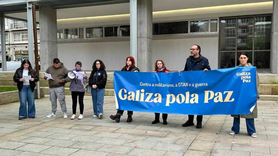 Concentraci&oacute;n contra a guerra, esta terza feira, en Ribeira. (Foto: N&oacute;s Diario)
