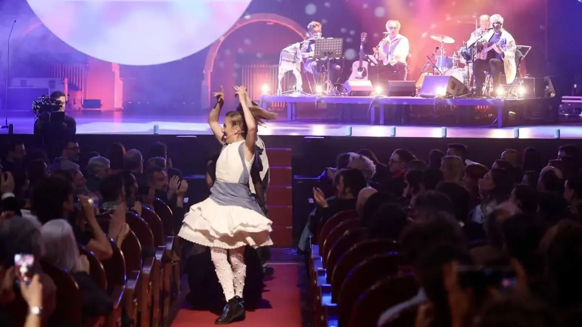 Espect&aacute;culo de m&uacute;sica durante a gala dos Premios de Teatro Mar&iacute;a Casares. (Foto: La Diapo)