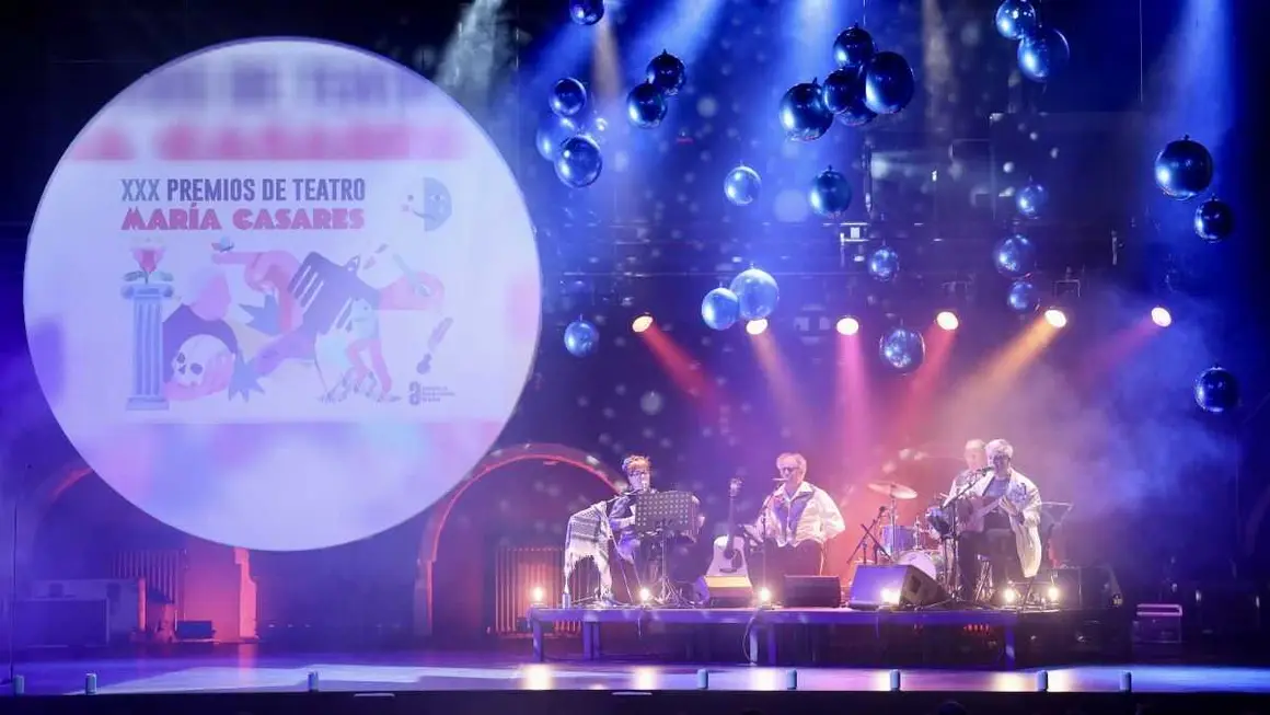 Espect&aacute;culo de m&uacute;sica durante a gala dos Premios de Teatro Mar&iacute;a Casares. (Foto: La Diapo)