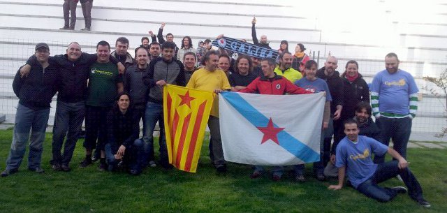 Foto oficial do partido de bèlit entre a selección de Galiza e a de Països Catalans. (Foto: Tamara Díaz)