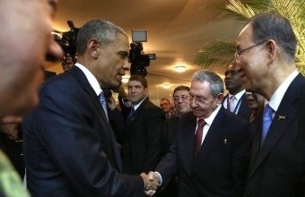 Saúdo entre Castro e Obama (Foto: CubaDebate)