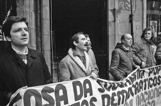 [Imaxe: Xan-Carballa] Manifestación contra a expulsión de Bautista Álvarez, Lois Diéguez e Claudio López Garrido