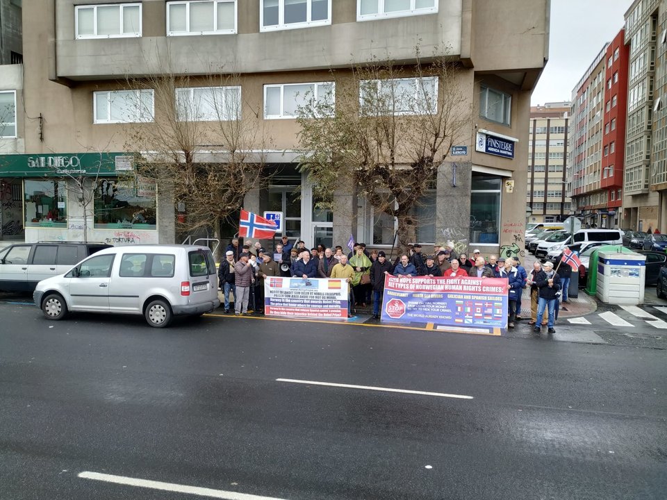 Protesta da asociación Long Hope na Coruña [Facebook Long Hope]