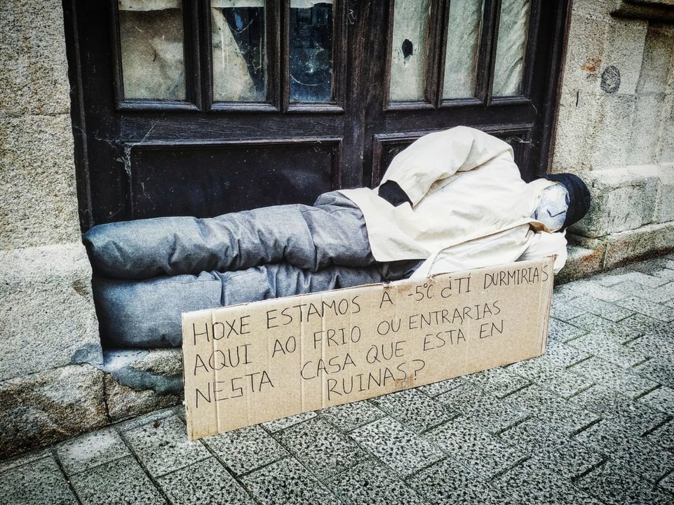 Acción de Lugo Sen Mordazas para visibilizar a pobreza no Nadal de 2019 (Imaxe: LSM)