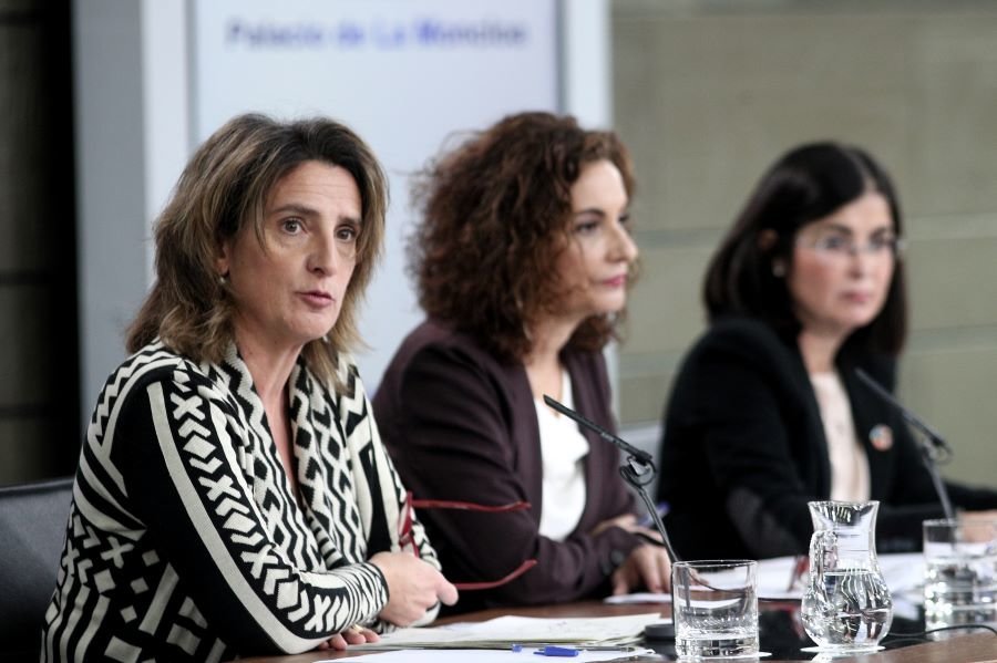 As ministras Teresa Ribera, María Jesús Montero e  Carolina Darias compareceron ante os medio onte, ao rematar o Consello (Imaxe: Europa Press)