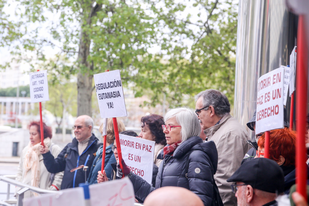 Manifestación reivindicando o dereito a morrer dignamente. (Foto: Europa Press)