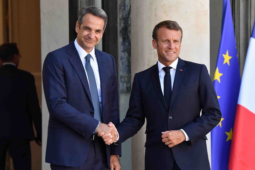 EuropaPress_2330988_22_august_2019_france_paris_french_president_emmanuel_macron_shakes_hands