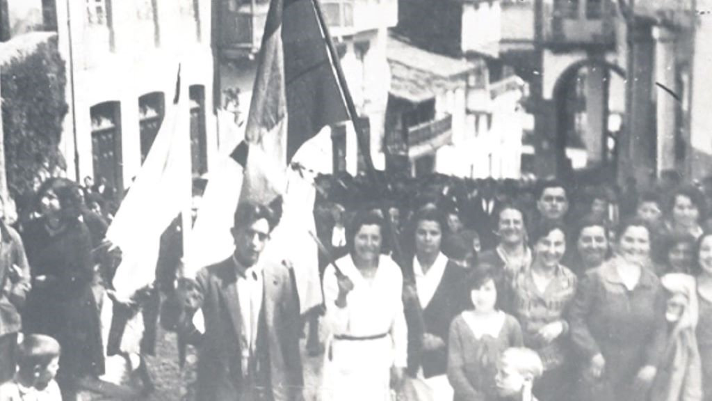 Manifestación en Betanzos o 15 de abril de 1931 para celebrar a proclamación da II República.  (Foto: Arquivo Ricardo Migal Naveira)