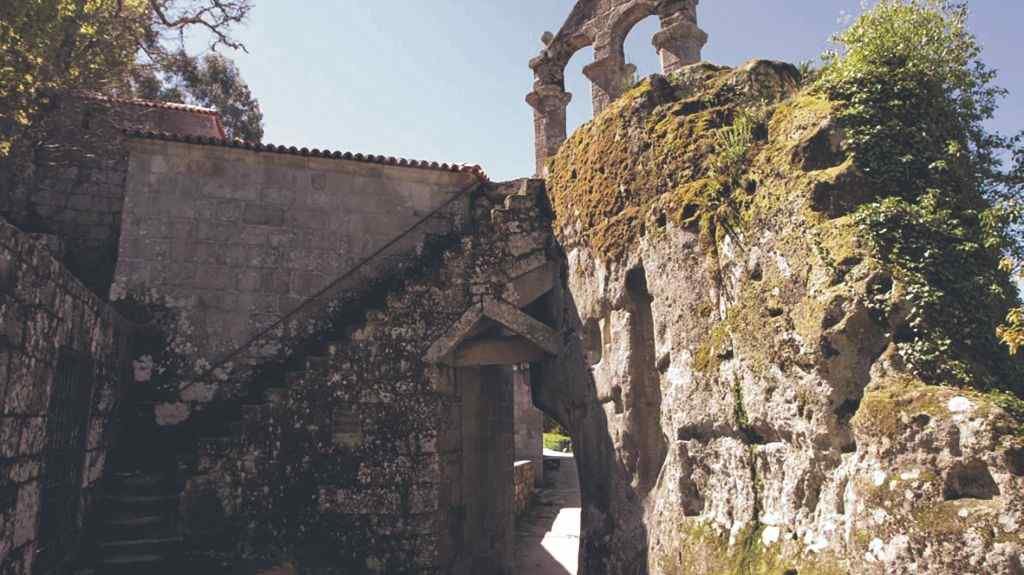 Mosteiro de San Pedro de Rocas en Esgos. (Foto: Nós Diario).