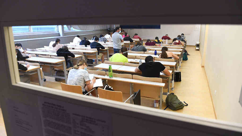Estudantes nunha aula da Universidade de Santiago. (Foto: USC)