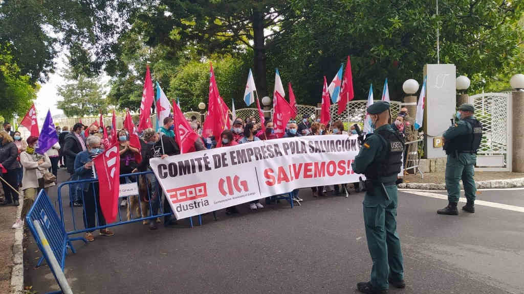 Protesta do cadro de persoal da empresa de conservas Thenaisie diante do “Foro La Toja” o pasado outubro de 2020.(Nós Diario)