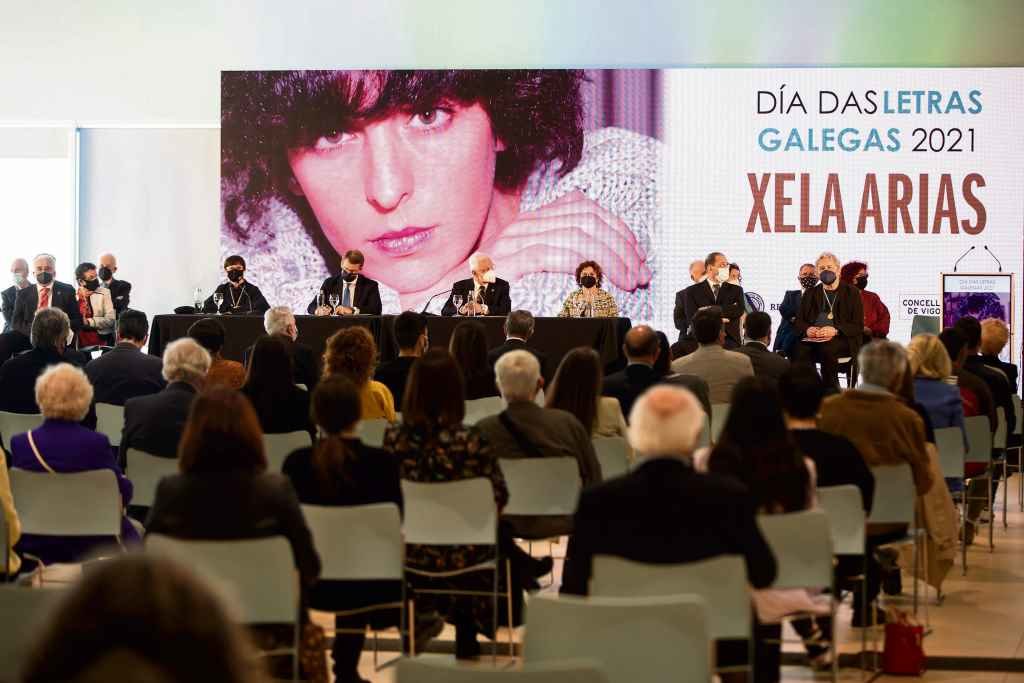 Imaxe do Pleno extraordinario da Academia para celebrar a figura de Xela Arias, a quen se dedica o Día das Letras deste ano. Foto: RAG