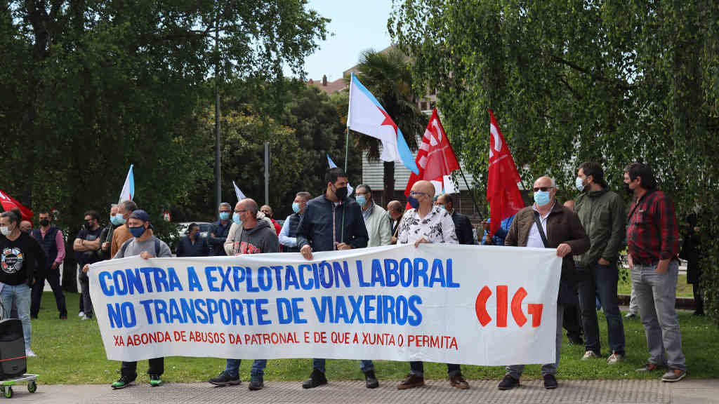 Manifestación de traballadoras e traballadores do transporte público diante da Secretaría Xeral de Mobilidade, en Compostela (Nós Diario).