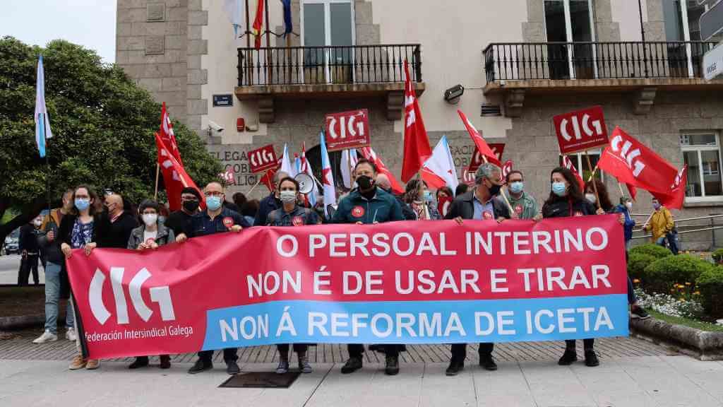 Protesta das traballadoras públicas diante da Delegación do Goberno na Coruña (Foto: CIG).