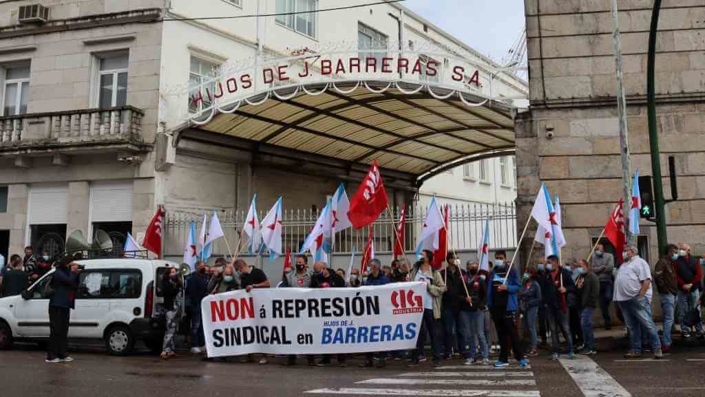 Protesta de representantes da CIG ás portas do estaleiro vigués Hijos de J. Barreras (Foto: Nós Diario).