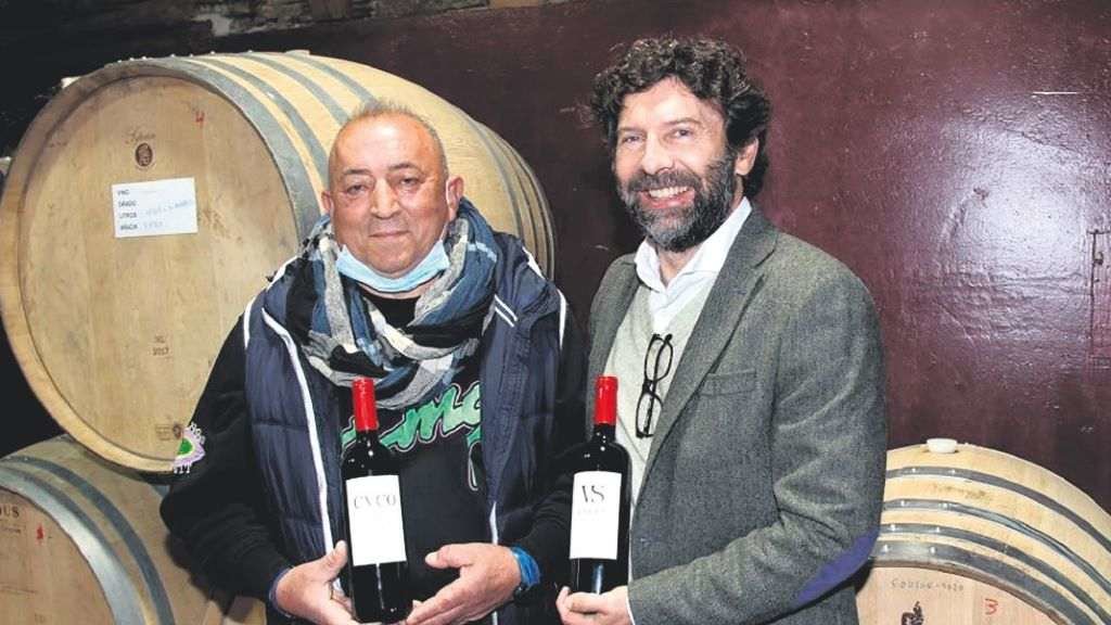 Julio Mourelle, á dereita, nun evento de Finca Míllara. (Foto: Nós Diario) #viño #adega #juliomourelle #enólogo #fincamíllara