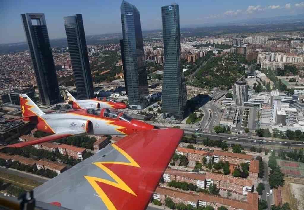 A Patrulla Aguia, sobrevoando Madrid, nunha imaxe de arquivo (Imaxe: Patrulla Aguia).