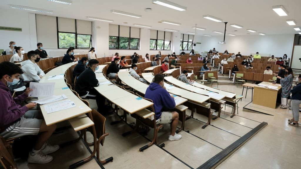 Exame da ABAU na Facultade de Psicoloxía de Santiago. (Foto: Arxina)