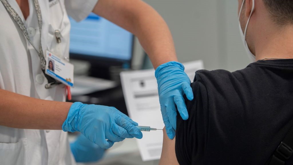 Continúa a campaña de vacinación contra a Covid. (Foto: Alberto Ortega / Europa Press)