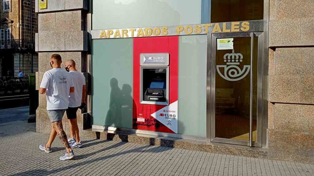 Correos instalará nos próximos meses caixeiros en concellos galegos sen servizos financeiros (Foto: Xoán Roberes).
