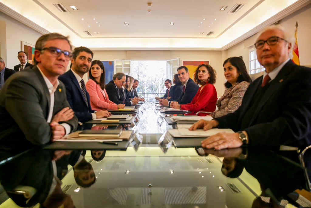 Primeira xuntanza da mesa de diálogo presidida por Quim Torra (Catalunya) e Pedro Sánchez (Estado), o 26 de febreiro de 2020. (Foto: Ricardo Rubio / Europa Press)