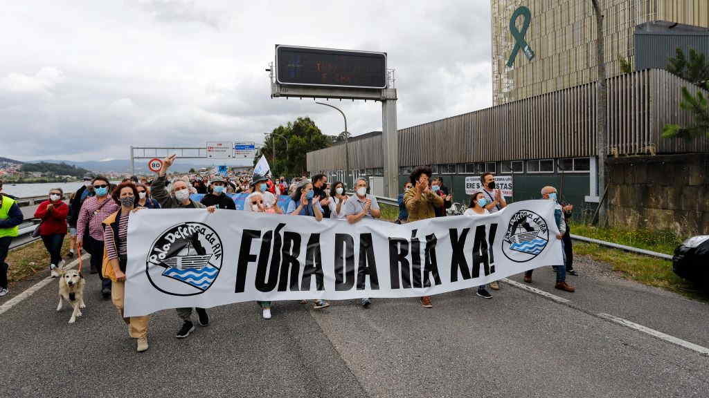 Protesta contra a permanencia de Ence na ría, no mes de xullo. (Foto: Marta Vázquez Rodríguez / Europa Press)