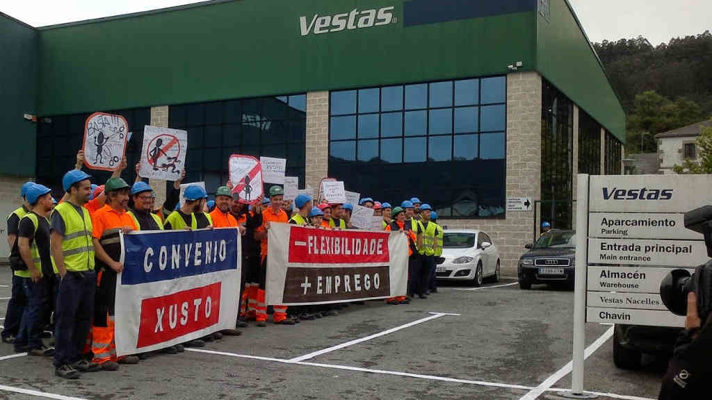 Concentracións diante das instalacións de Vestas en Chavín, Viveiro, por demandas laborais en 2014 (Arquivo de CCOO).