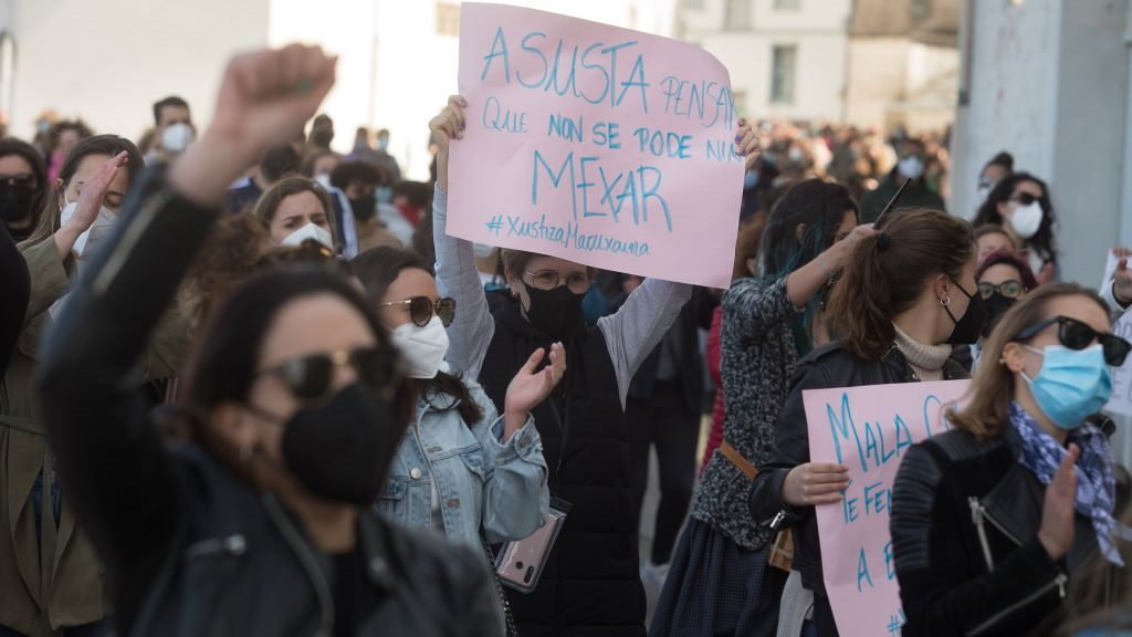 Manifestación de apoio ás mulleres gravadas nas festas da Maruxaina, en abril de 2021. (Foto: Carlos Castro / Europa Press)