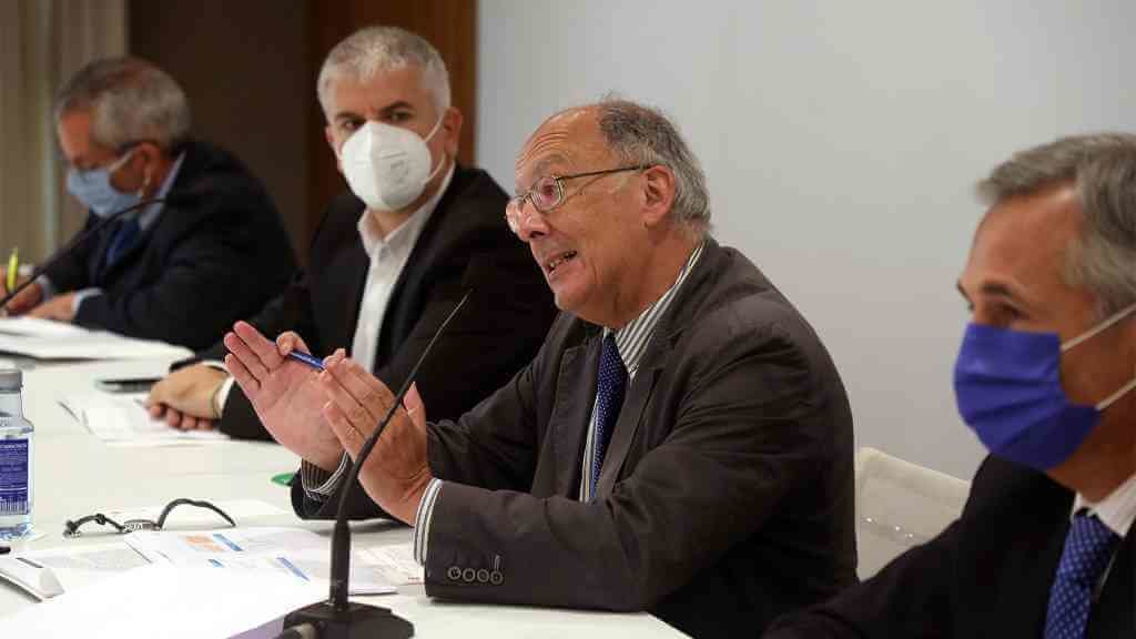 Santiago Lago e Fernando González Laxe durante a presentación do informe do Foro Económico (Foto: Arxina).