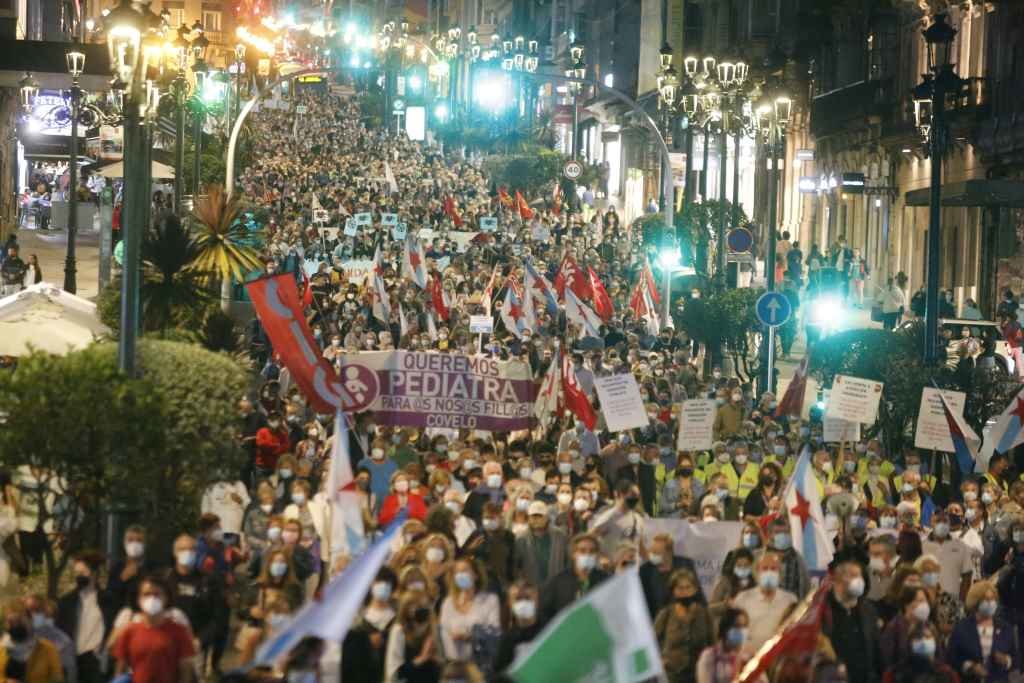 Milleiros de persoas manifestáronse en Vigo en defensa da sanidade pública (Imaxe: Marta Rodríguez / Europa Press)