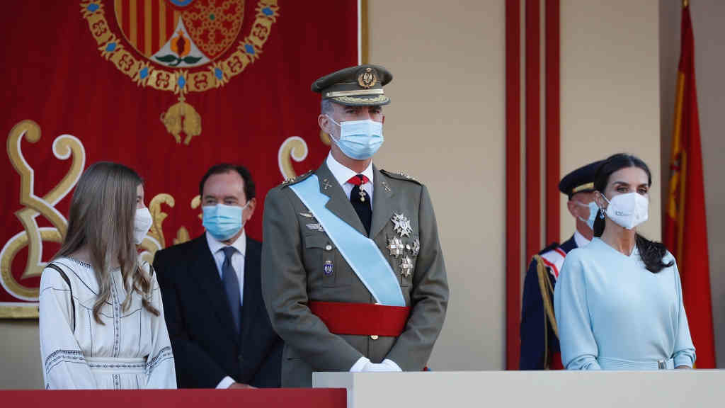 O rei español Felipe VI preside o desfile militar onte en Madrid. (Foto: Casa Real)