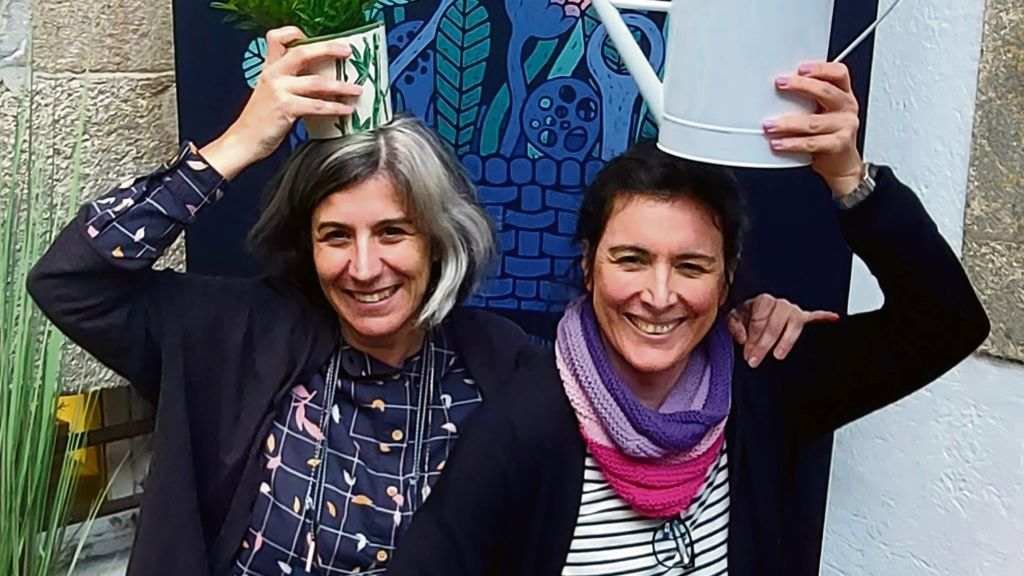 Patricia Porto e Mon Vilar rexentan a libraría Lila de Lilith, en Compostela. (Foto: Nós Diario) #feminismo #liladelilith #patriciaporto #monvilar #libraría