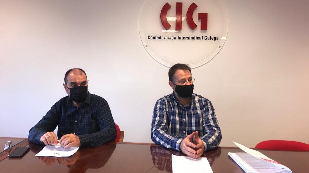 O responsábel de Enerxía da CIG, Fernando Branco (á esquerda), e o seu secretario xeral, Paulo Carril (á dereita) nunha rolda de prensa. (Foto: Nós Diario)