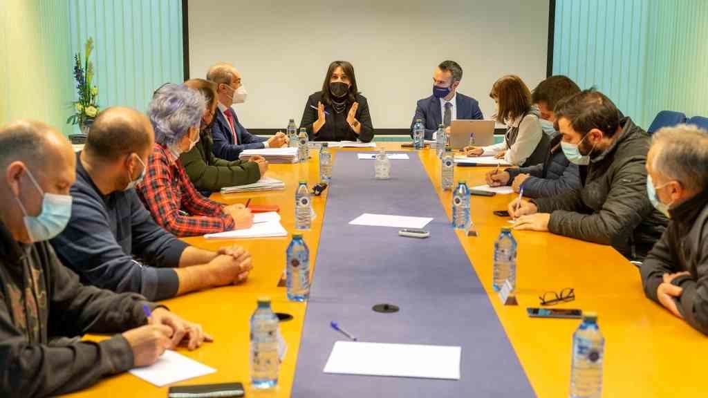 A conselleira de Emprego reuniuse co persoal de Vestas (Foto: Xoán Crespo).