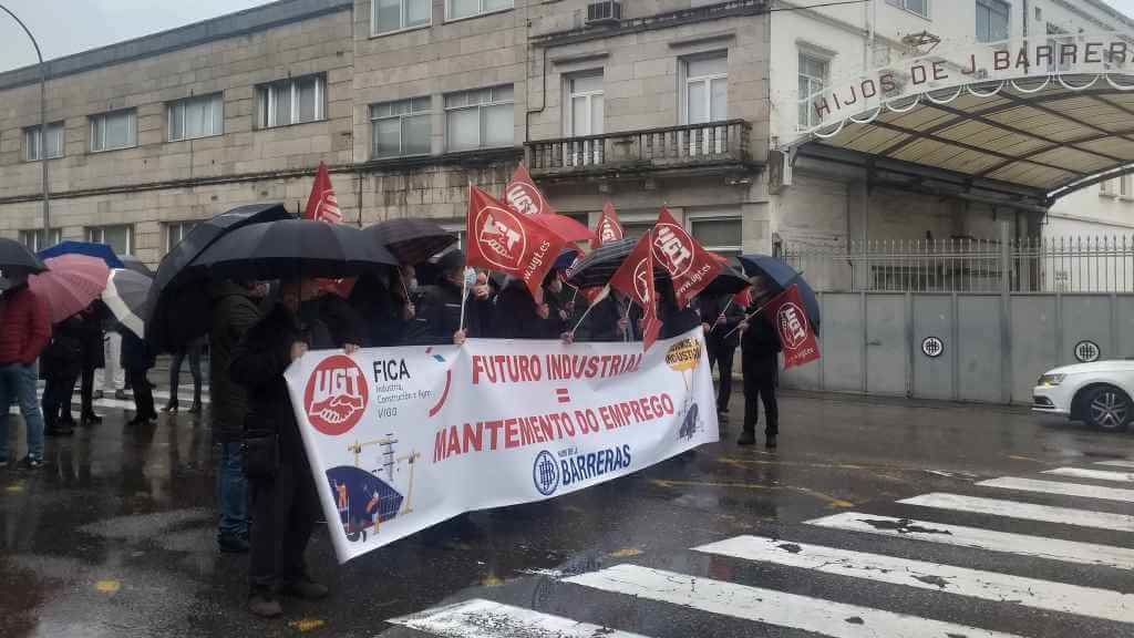 Os traballadores de Barreras mobilizáronse ás portas do estaleiro para exixir a continuidade dos seus postos de traballo (Foto: Nós Diario)
